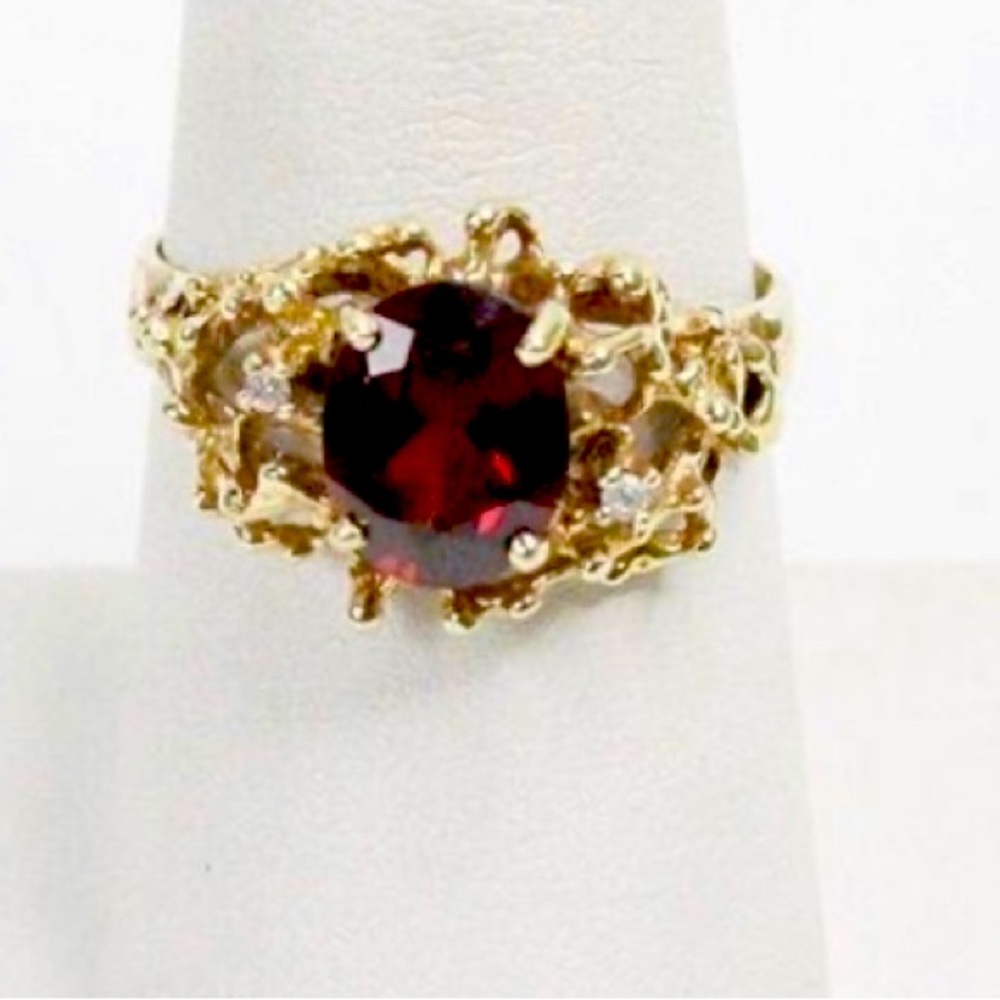 10KP GTR Yellow Gold Garnet w/ Diamond accents Ring Size 8